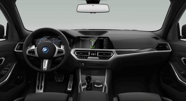 BMW 3-SERIE Touring 330e M-Sport | Panoramadak | Adapt. Cruise Control | Elektr. Trekhaak