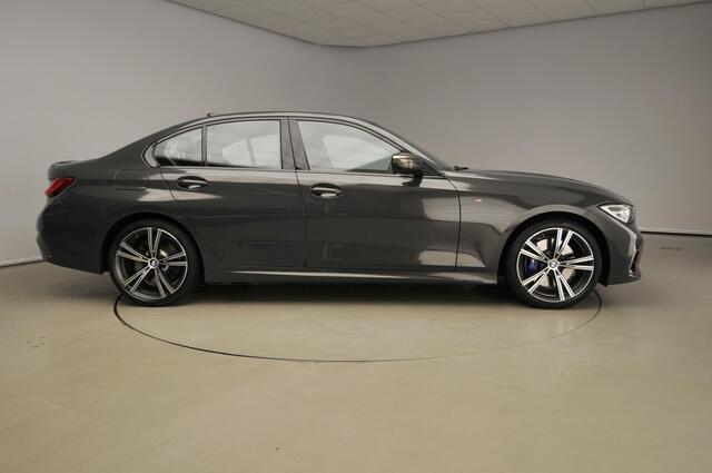 BMW 3-SERIE Sedan M340i xDrive | M-Sportpakket | LED | Navigatie | Sportstoelen | M-sportonderstel | Hifi speakers | Alu 19 inch