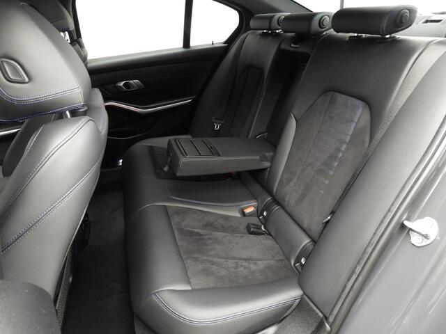 BMW 3-SERIE Sedan M340i xDrive | M-Sportpakket | LED | Navigatie | Sportstoelen | M-sportonderstel | Hifi speakers | Alu 19 inch