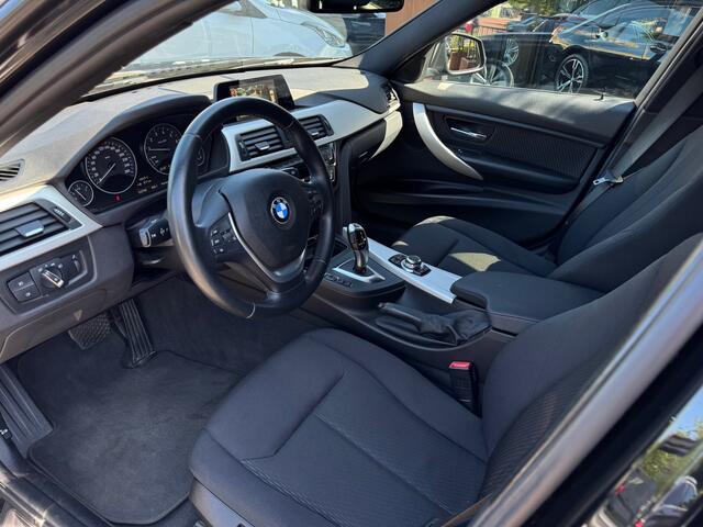 BMW 3-SERIE Touring 318i Centennial High Exe | Camera | Keyless