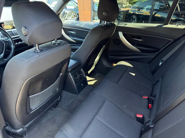 BMW 3-SERIE Touring 318i Centennial High Exe | Camera | Keyless