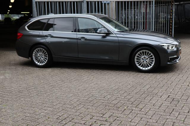 BMW 3-SERIE Touring 320i Luxury Edition
