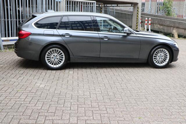 BMW 3-SERIE Touring 320i Luxury Edition