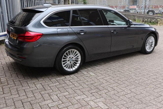 BMW 3-SERIE Touring 320i Luxury Edition