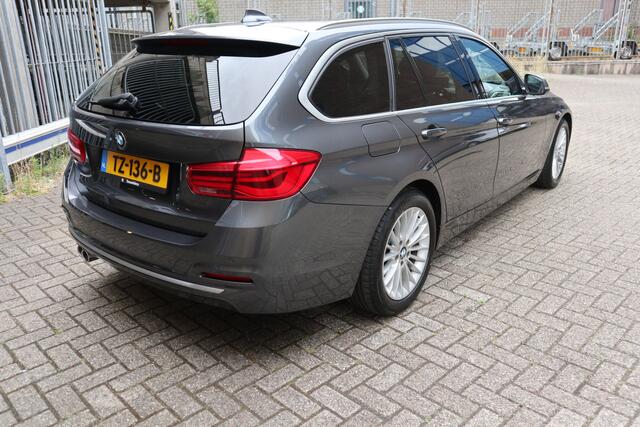 BMW 3-SERIE Touring 320i Luxury Edition