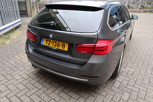 BMW 3-SERIE Touring 320i Luxury Edition