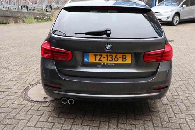 BMW 3-SERIE Touring 320i Luxury Edition