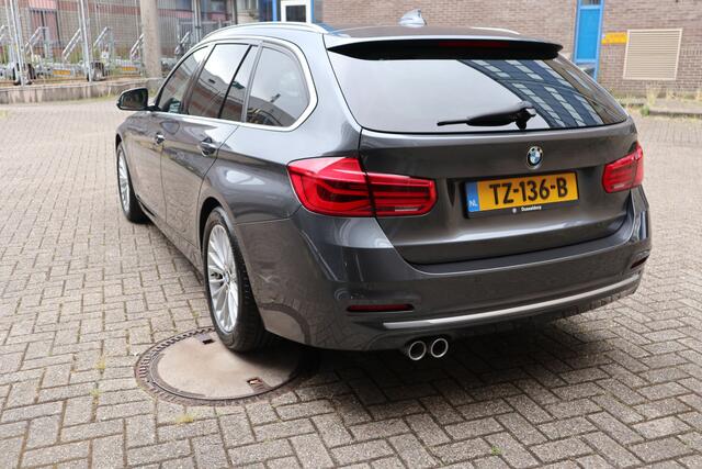 BMW 3-SERIE Touring 320i Luxury Edition