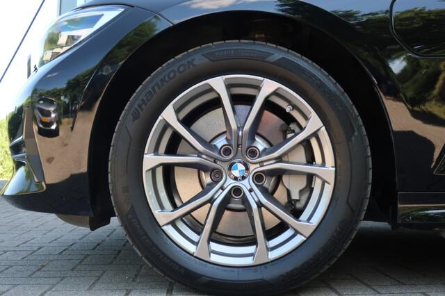 BMW 3-SERIE 330E Navi, Clima, Apple Carplay/ Android Auto, etc.