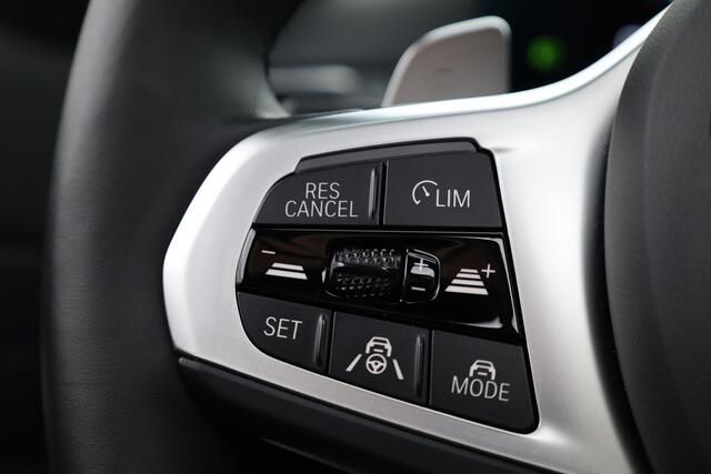 BMW 3-SERIE Touring 330e M Sport | Pano | HUD | Carbon int. | 19'' | Adapt. Cruise | Elek. Stoelen