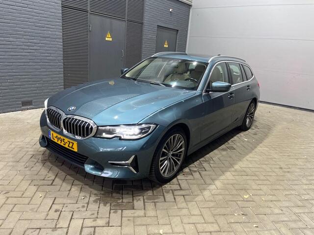 BMW 3-SERIE Touring 330d xDrive High Executive | Panoramadak | Trekhaak | harman/kardon | Leder | 360° Camera