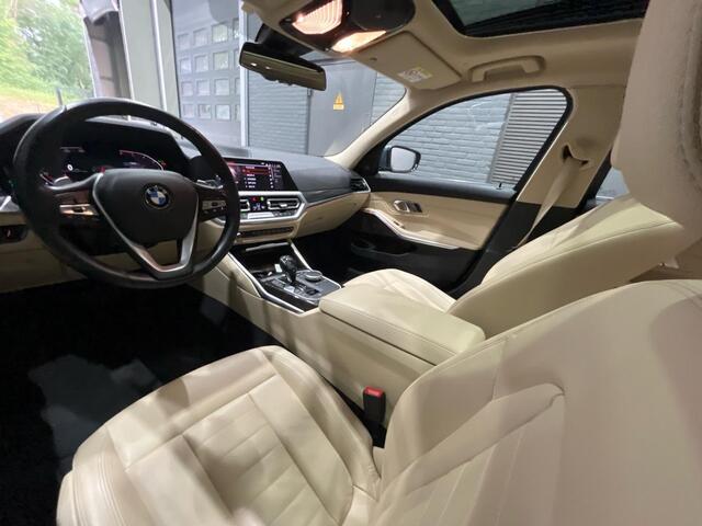 BMW 3-SERIE Touring 330d xDrive High Executive | Panoramadak | Trekhaak | harman/kardon | Leder | 360° Camera