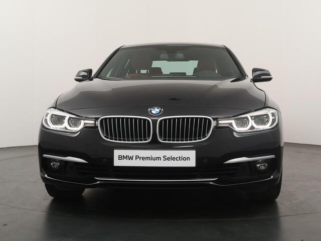 BMW 3-SERIE 320i Luxury Edition | Achteruirijcamera | Stoelverwarming | NAVI |