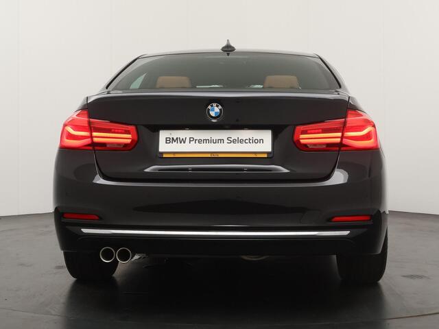 BMW 3-SERIE 320i Luxury Edition | Achteruirijcamera | Stoelverwarming | NAVI |