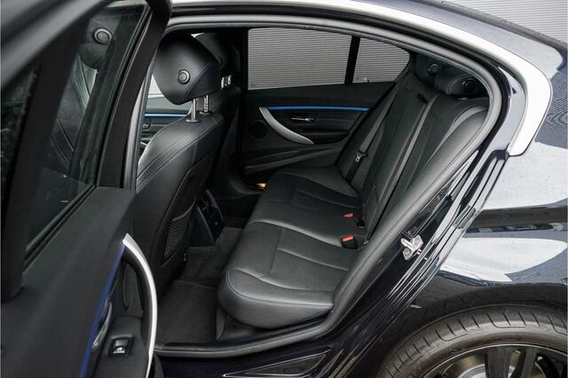 BMW 3-SERIE 330i xDrive High Ex M-Sport Individual Schuifdak Navi Pro 18"