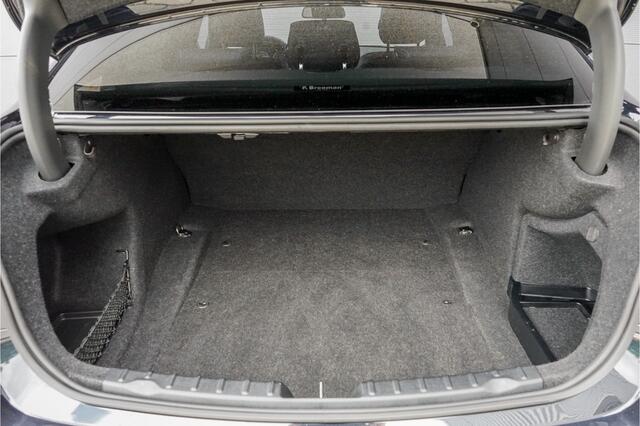 BMW 3-SERIE 330i xDrive High Ex M-Sport Individual Schuifdak Navi Pro 18"