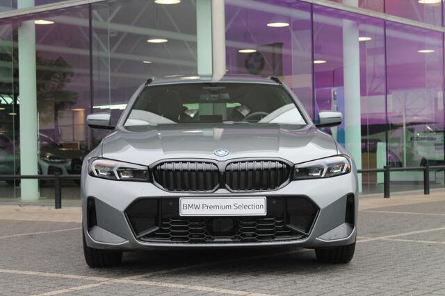 BMW 3-SERIE Touring 330e High Executive M Sport Automaat / Panoramadak / Trekhaak / Sportstoelen / Adaptieve LED / Comfort Access / Parking Assistant Plus / Stoelverwarming