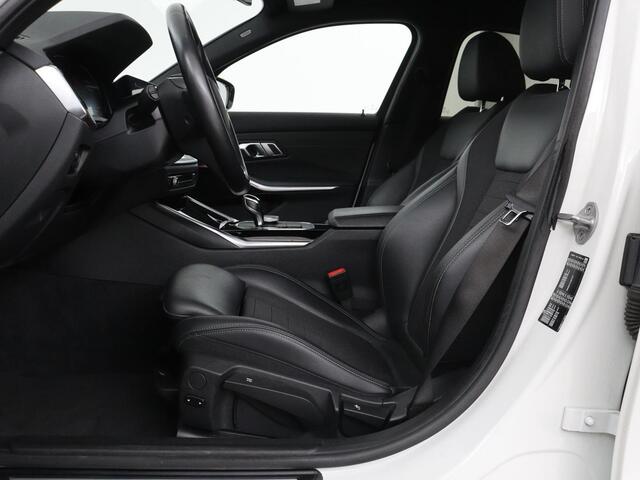 BMW 3-SERIE 318i Executive Edition | Sport Line | Stoelverwarming | Camera | Trekhaak | Half leder | Full LED | Carplay | Live Cockpit