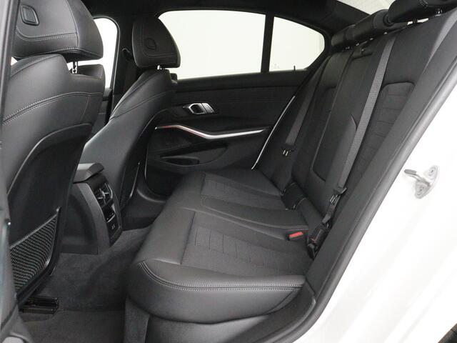 BMW 3-SERIE 318i Executive Edition | Sport Line | Stoelverwarming | Camera | Trekhaak | Half leder | Full LED | Carplay | Live Cockpit