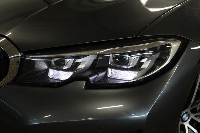 BMW 3-SERIE 320i Executive Edition | Incl. 12 maanden garantie | Cruise control | Climate control | Apple carplay/Android auto | Navigatie | Parkeersensoren | Elektrisch uitklapbare trekhaak |