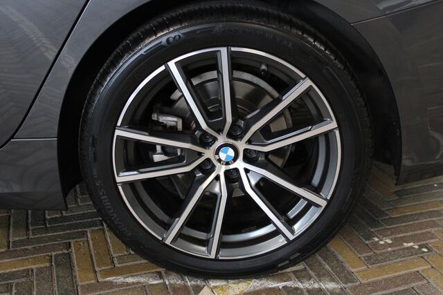 BMW 3-SERIE 320i Executive Edition | Incl. 12 maanden garantie | Cruise control | Climate control | Apple carplay/Android auto | Navigatie | Parkeersensoren | Elektrisch uitklapbare trekhaak |