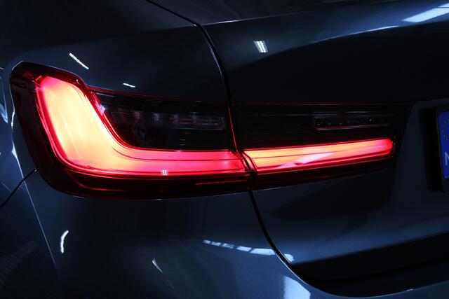 BMW 3-SERIE 320i Executive Edition | Incl. 12 maanden garantie | Cruise control | Climate control | Apple carplay/Android auto | Navigatie | Parkeersensoren | Elektrisch uitklapbare trekhaak |