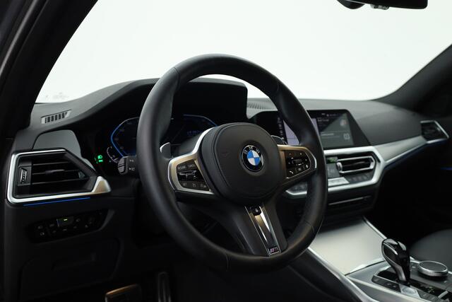 BMW 3-SERIE Touring 330e xDrive M Sport | Navi | Elek. Trekhaak | Stoel- Stuurverw. | Leder | Apple CarPlay