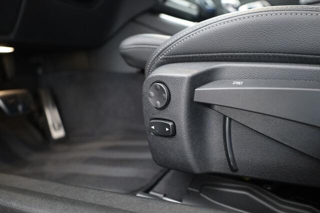 BMW 3-SERIE Touring 330e xDrive M Sport | Navi | Elek. Trekhaak | Stoel- Stuurverw. | Leder | Apple CarPlay