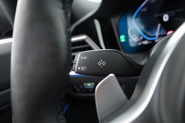 BMW 3-SERIE Touring 330e xDrive M Sport | Navi | Elek. Trekhaak | Stoel- Stuurverw. | Leder | Apple CarPlay