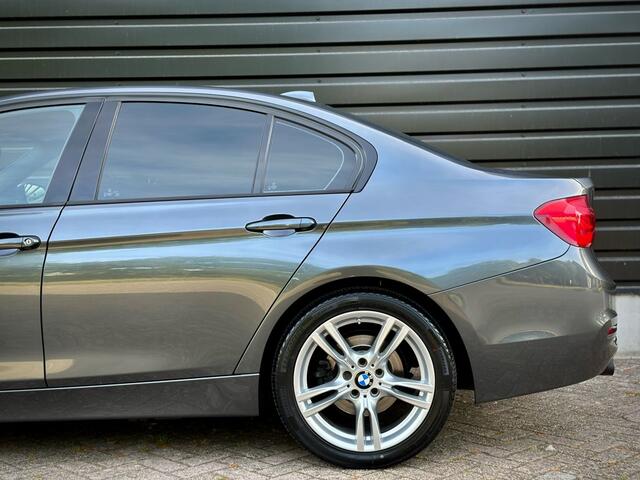 BMW 3-SERIE 320i AUT|SPORTLEER|CAMERA|CARPLAY|HiFi