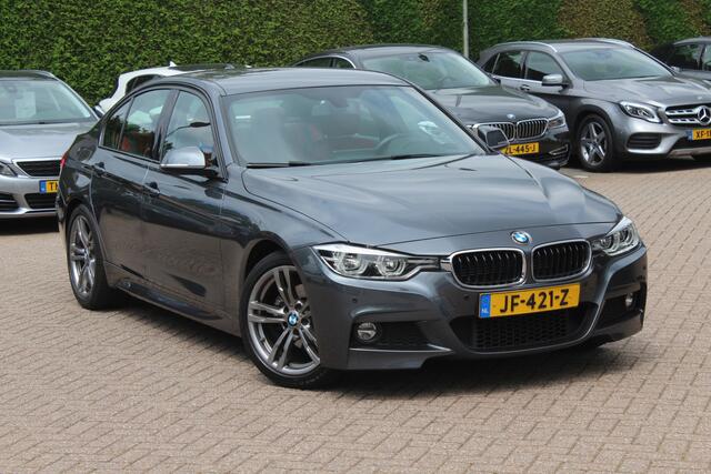 BMW 3-SERIE 330e M Sport / Leder / Navigatie / Parkeerhulp achter / 18'' / Stoelverwarming / Cruise Control