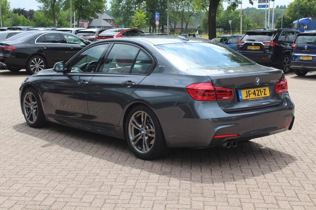 BMW 3-SERIE 330e M Sport / Leder / Navigatie / Parkeerhulp achter / 18'' / Stoelverwarming / Cruise Control
