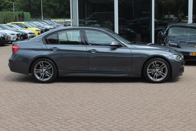 BMW 3-SERIE 330e M Sport / Leder / Navigatie / Parkeerhulp achter / 18'' / Stoelverwarming / Cruise Control