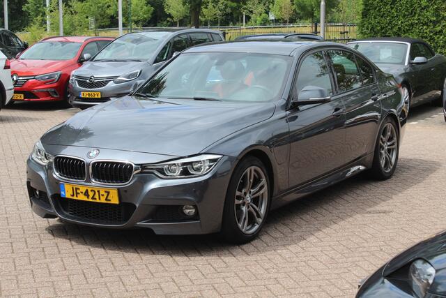 BMW 3-SERIE 330e M Sport / Leder / Navigatie / Parkeerhulp achter / 18'' / Stoelverwarming / Cruise Control