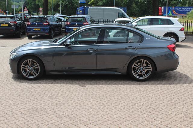 BMW 3-SERIE 330e M Sport / Leder / Navigatie / Parkeerhulp achter / 18'' / Stoelverwarming / Cruise Control