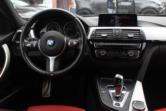 BMW 3-SERIE 330e M Sport / Leder / Navigatie / Parkeerhulp achter / 18'' / Stoelverwarming / Cruise Control