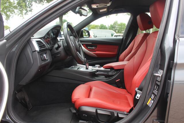 BMW 3-SERIE 330e M Sport / Leder / Navigatie / Parkeerhulp achter / 18'' / Stoelverwarming / Cruise Control
