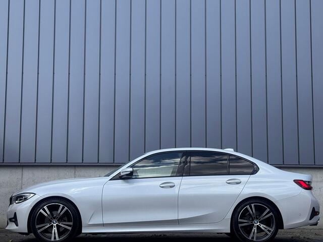 BMW 3-SERIE 320i 184PK Automaat M-Sport Shadow Head-UP Camera Leer