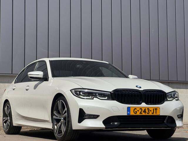 BMW 3-SERIE 320i 184PK Automaat M-Sport Shadow Head-UP Camera Leer