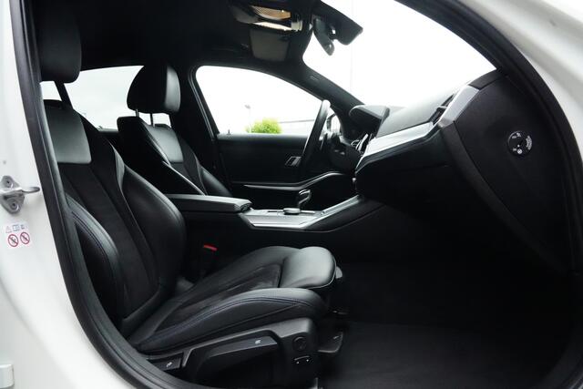 BMW 3-SERIE 330e M Sport High Executive 292pk Navigatie/HarmanKardon/Camera