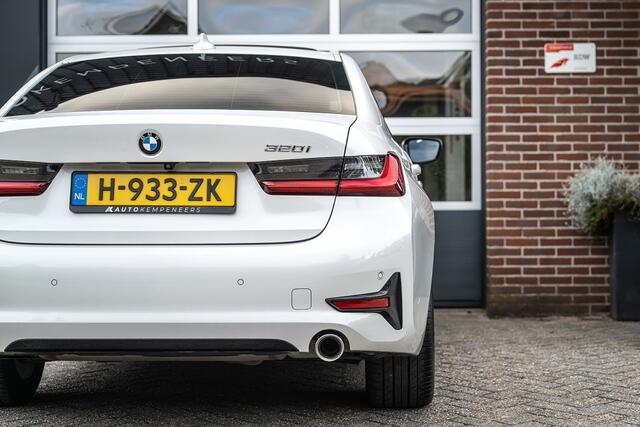 BMW 3-SERIE 320 320i High Executive | Schuifdak | Sportstoelen | 18 Inch |