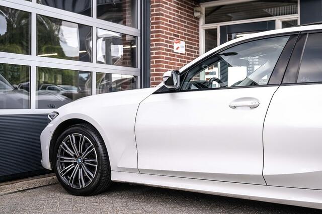 BMW 3-SERIE 320 320i High Executive | Schuifdak | Sportstoelen | 18 Inch |