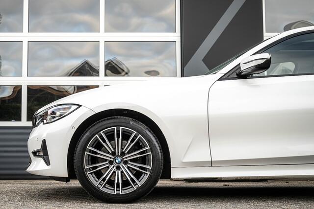 BMW 3-SERIE 320 320i High Executive | Schuifdak | Sportstoelen | 18 Inch |