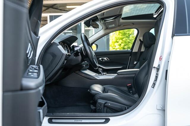 BMW 3-SERIE 320 320i High Executive | Schuifdak | Sportstoelen | 18 Inch |