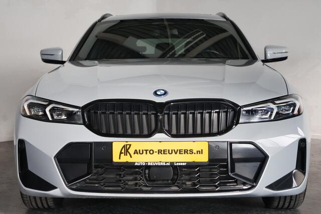 BMW 3-SERIE Touring 330e M-Sport Pro Panorama / Opendak / Schaalstoel / LED / Pilot assist