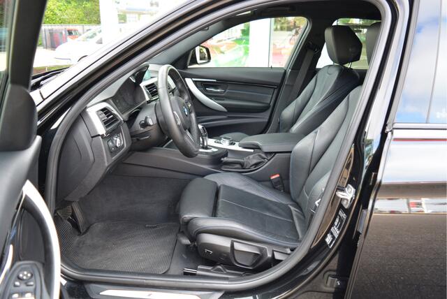 BMW 3-SERIE Touring 320i M Sport Edition | Leder | 20INCH | Orig. NL | NAP |