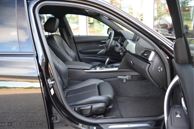BMW 3-SERIE Touring 320i M Sport Edition | Leder | 20INCH | Orig. NL | NAP |