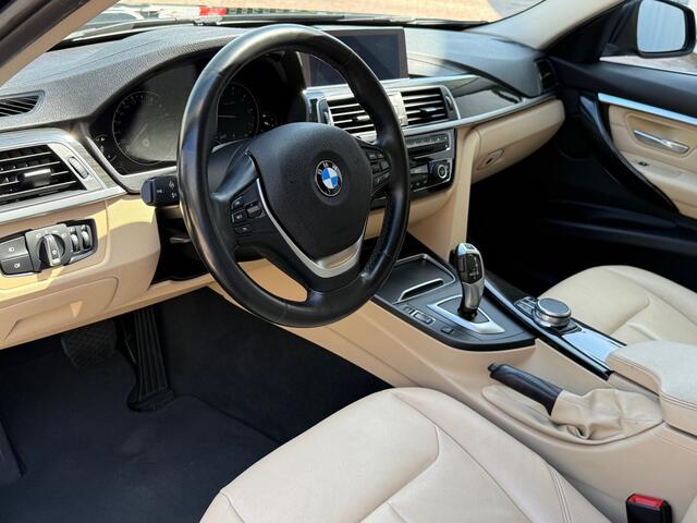 BMW 3-SERIE Touring 318i Luxury Edition Leder/ trekhaak