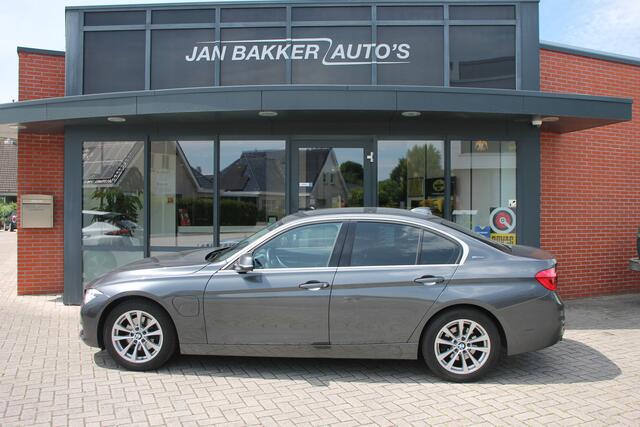 BMW 3-SERIE 330e Centennial High Executive ? NL Auto ? BT ? Stoelverwarming ? M-Sport grille ?
