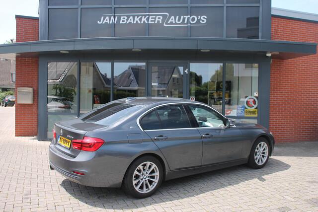 BMW 3-SERIE 330e Centennial High Executive ? NL Auto ? BT ? Stoelverwarming ? M-Sport grille ?
